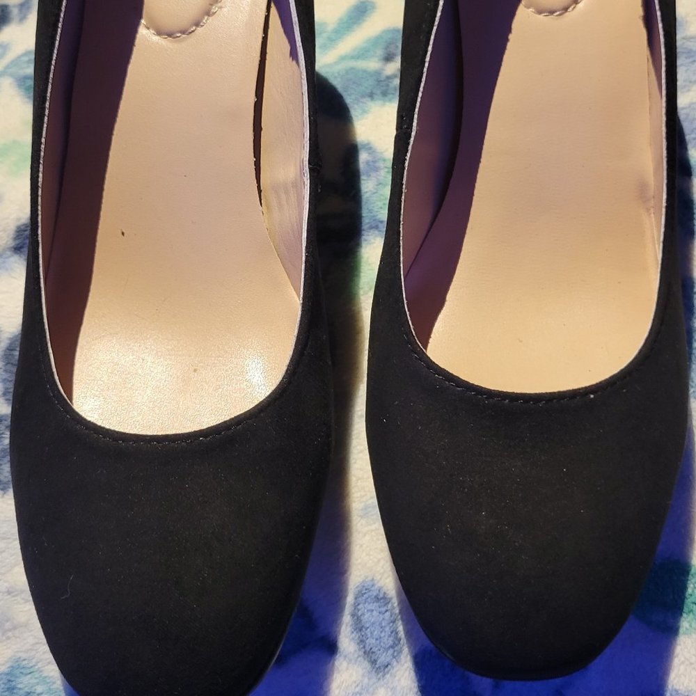 Bandolino Black suede pumps  Size 9.5